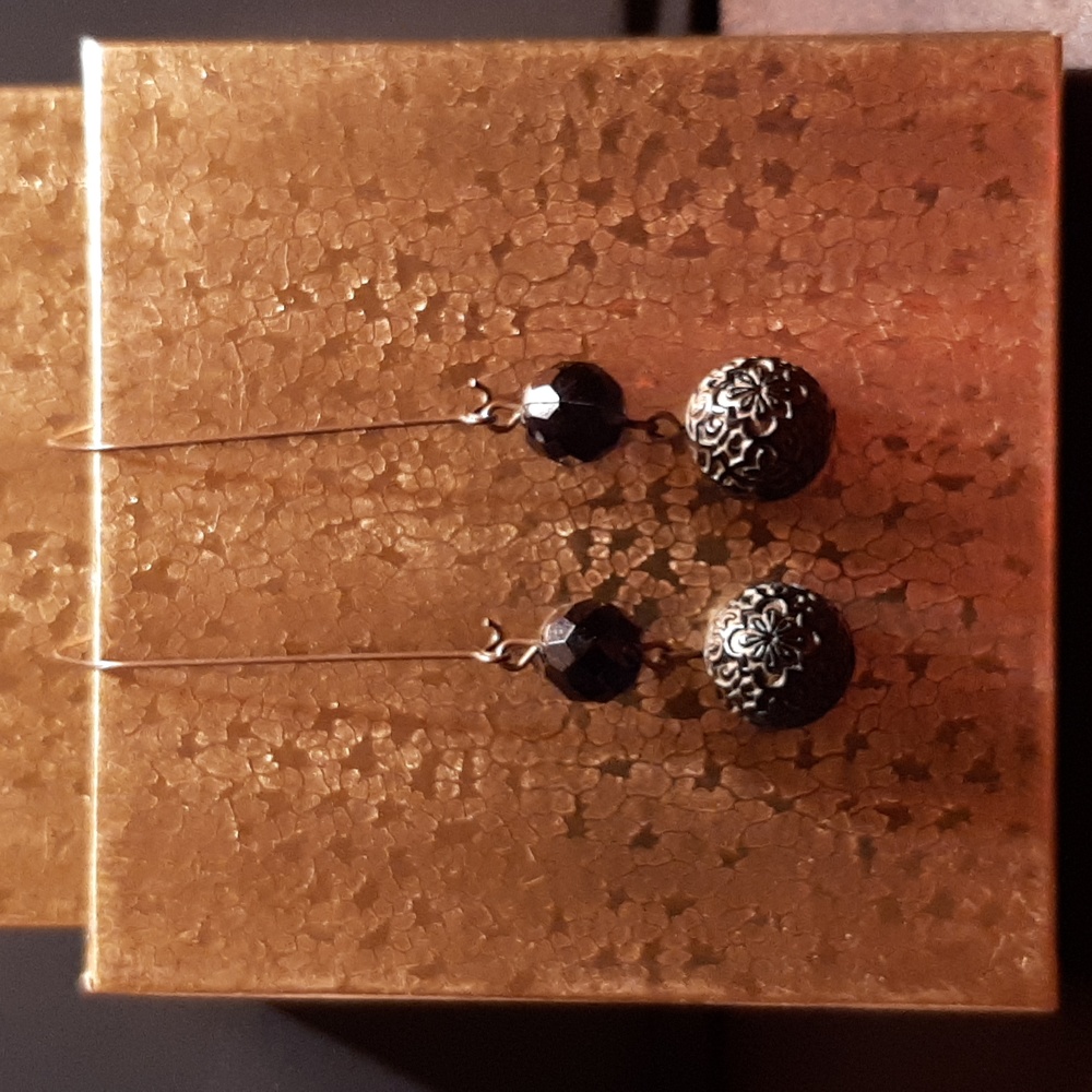 Vintage Drop Black Beaded Earrings - Picture 3 of 8